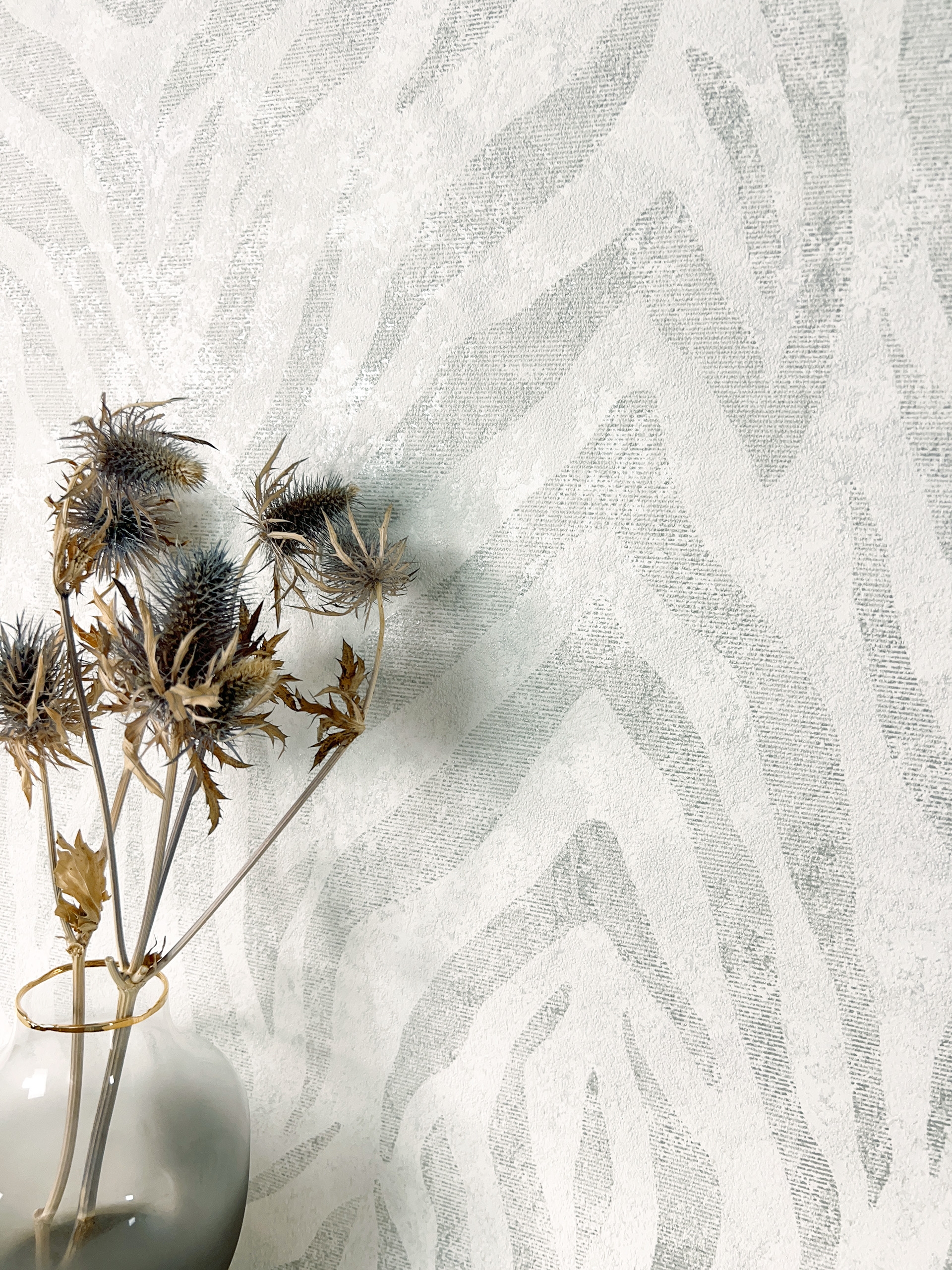Zebraka White